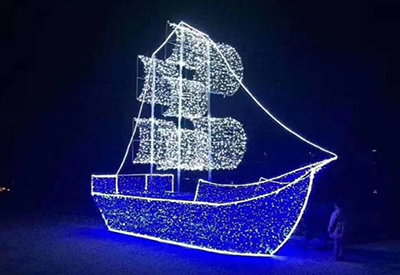 Sailboat shaped light